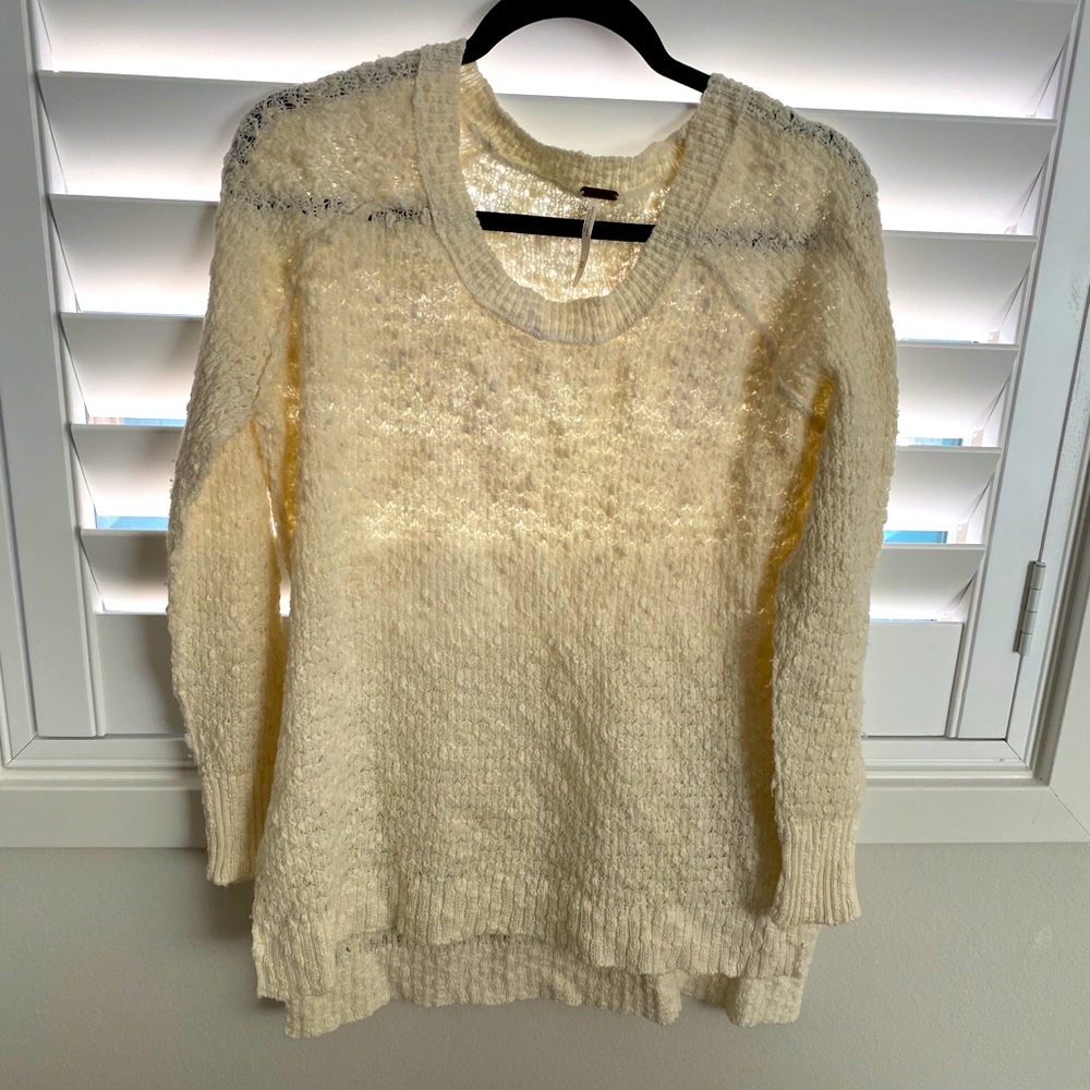 Free People OS lightweight  cream sweater. sz XS